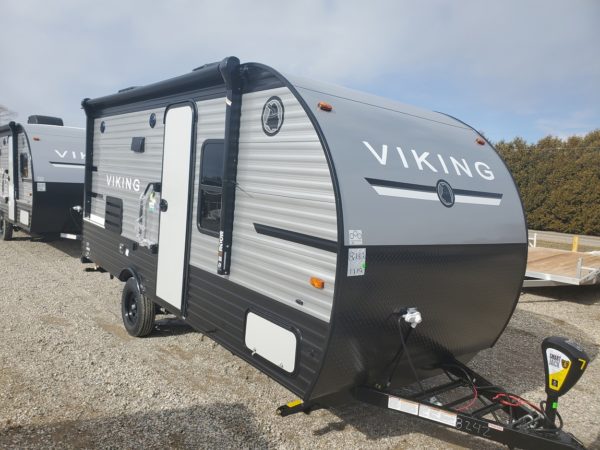 Front of the 2022 Viking Ultra-Lite 17FQ Deluxe