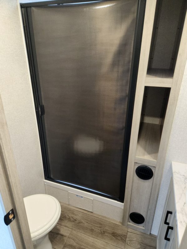 View of the shower closed in the 2023 Alta 2810-KIK