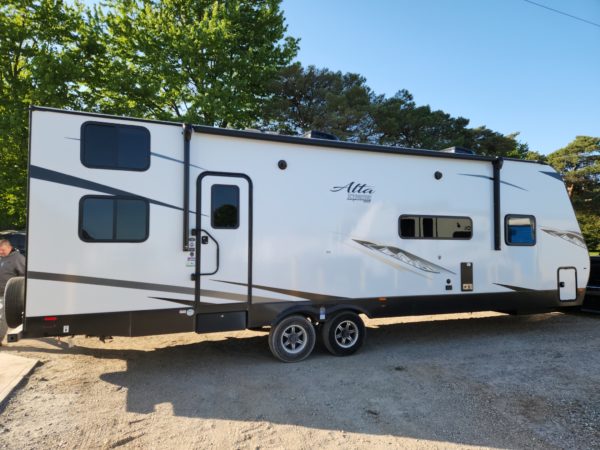 Right side view of the 2023 Alta 3100KXT Xtreme 365