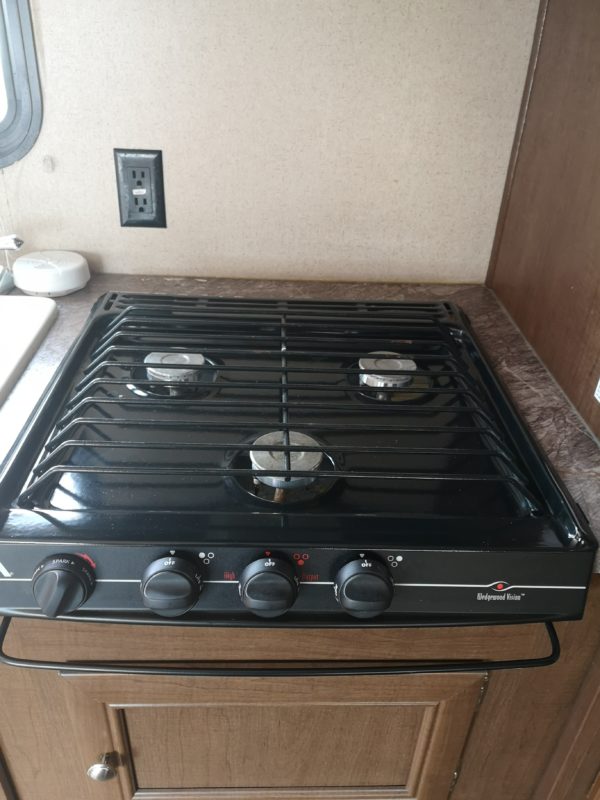 3-burner cooktop inside the 2017 Shasta Oasis Classic Series M-18BH